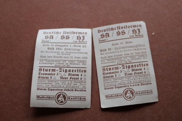 zwei Sammelbilder  Deutsche Uniformen SA / SS / HJ